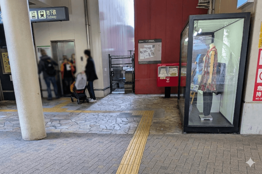 金山総合駅の地下鉄行きのエレベーター