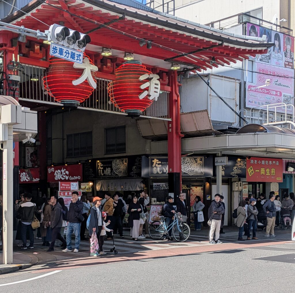 大須商店街　銀のあん店舗前　人口の密集状態
