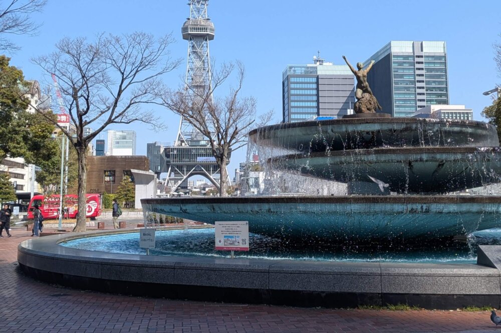 名古屋の栄　クリスタル広場の噴水とテレビ塔
