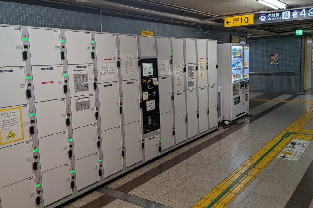 名古屋の地下鉄 栄駅の名城線入口付近にありコインロッカー