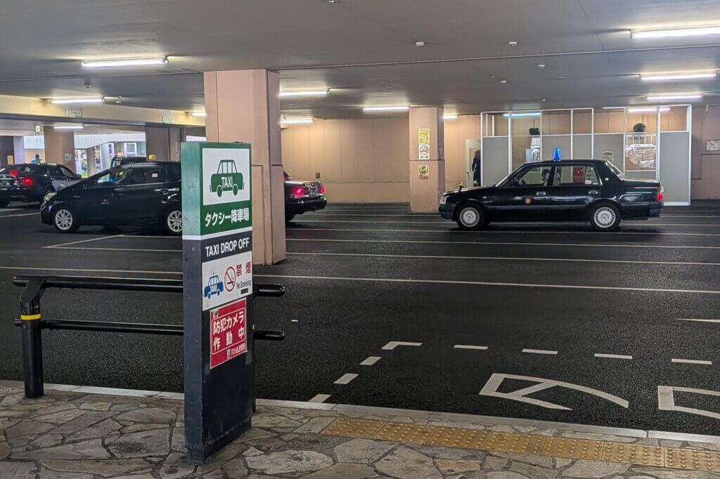 金山駅のタクシー乗り場(アスナル金山方面)