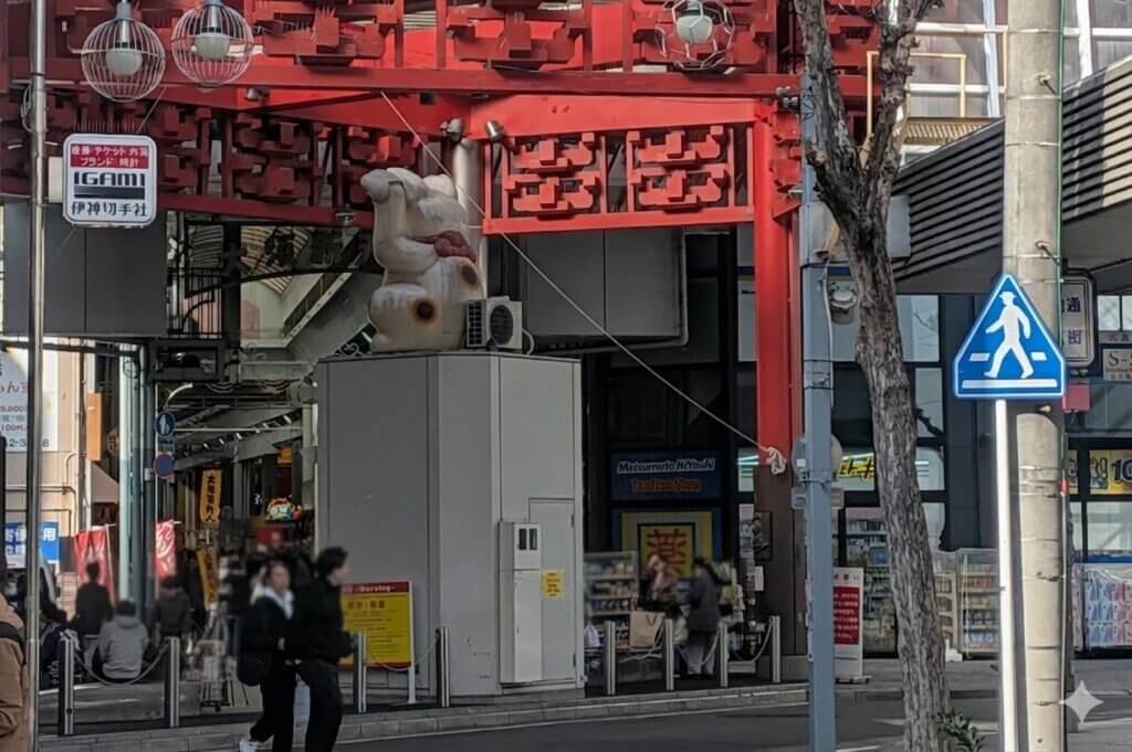 大須商店街：新天地通りの招き猫広場
