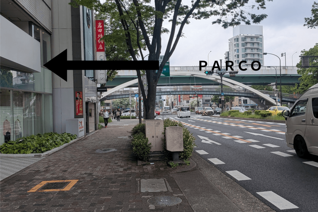 名古屋市:栄のPARCOのある歩道