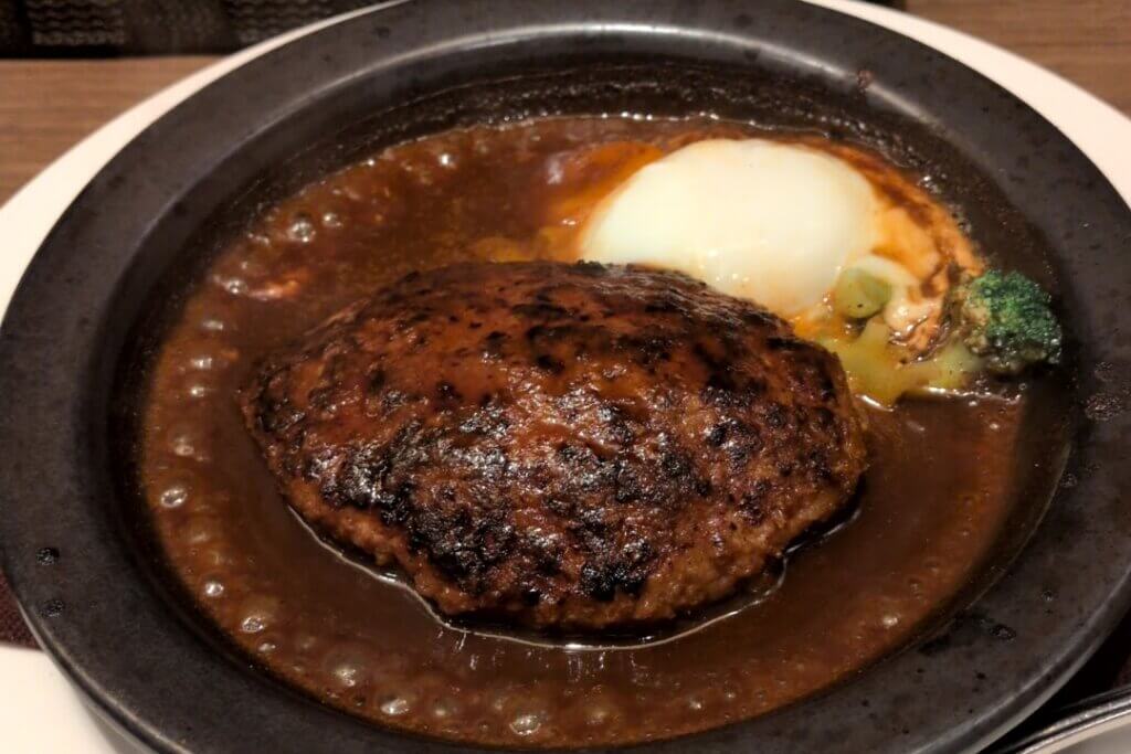 キッチントーキョーの煮込みハンバーグ