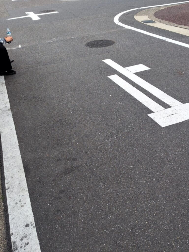 大須の商店街のクレープ:GOODDAY Coffeeの店舗前の道路
