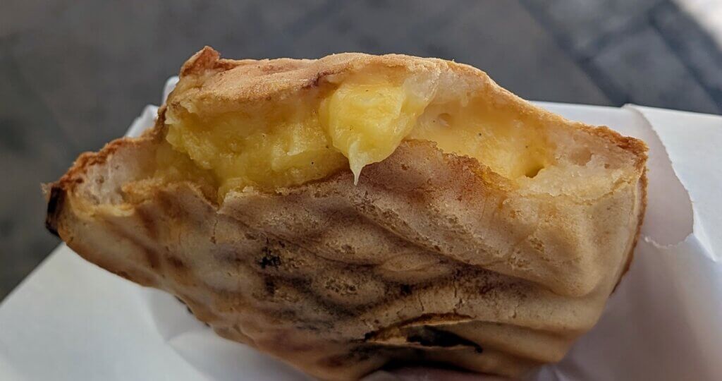 大須商店街のたい焼き専門店:鳴門鯛焼き本舗のカスタードたい焼き