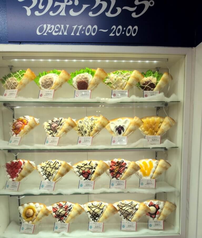 マリオンクレープ:フェドラ大須店のショーケース