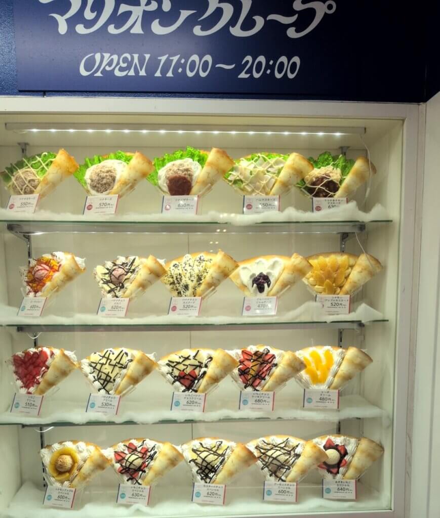 マリオンクレープ:フェドラ大須店のショーケース