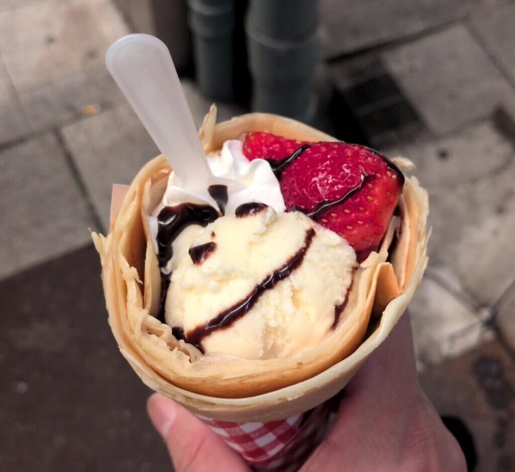 マリオンクレープ:フェドラ大須店のイチゴチョコスペシャル